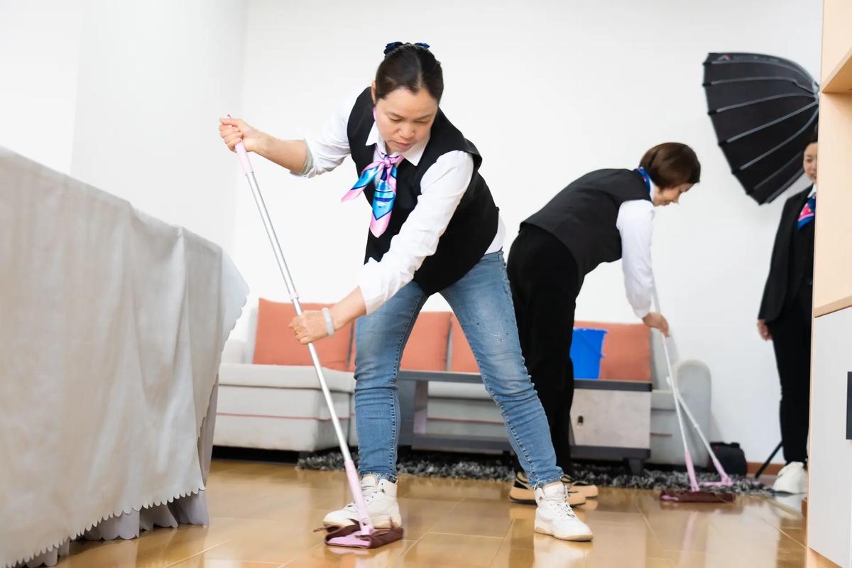 家政服務(wù) 專業(yè)培訓(xùn)成就卓越服務(wù)